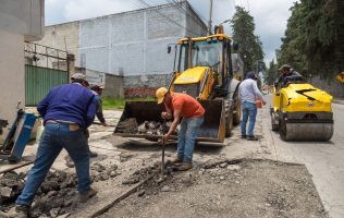 Acelera Tianguistenco reparación de calles en cabecera y comunidades