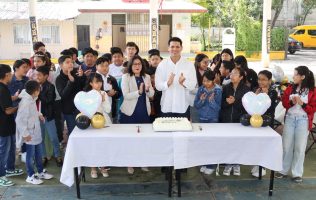 Acompaña Paco Mercado fin de cursos en primaria de Tlalnepantla