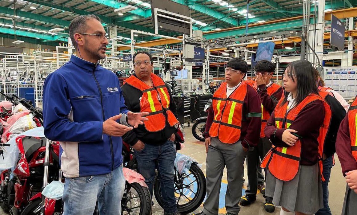 Alumnos de Conalep inician formación dual en planta de motos en Toluca