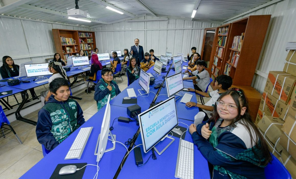 Amplía Atizapán el acceso a tecnología con 221 aulas digitales