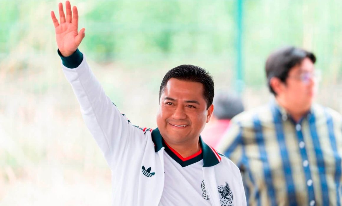 Aparece Miguel Benito entre los favoritos de Morena en Chimalhuacán