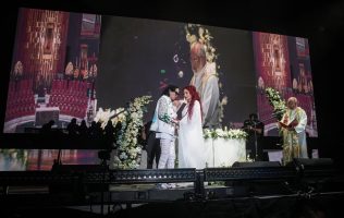 Arman Chela, Alex Lora y El TRI boda con fallas en el sonido