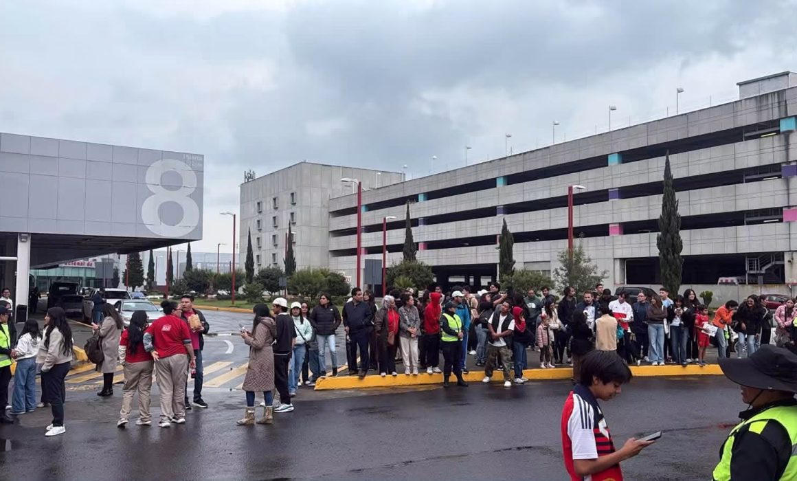 Aterriza Selección de Inglaterra en el aeropuerto de Toluca
