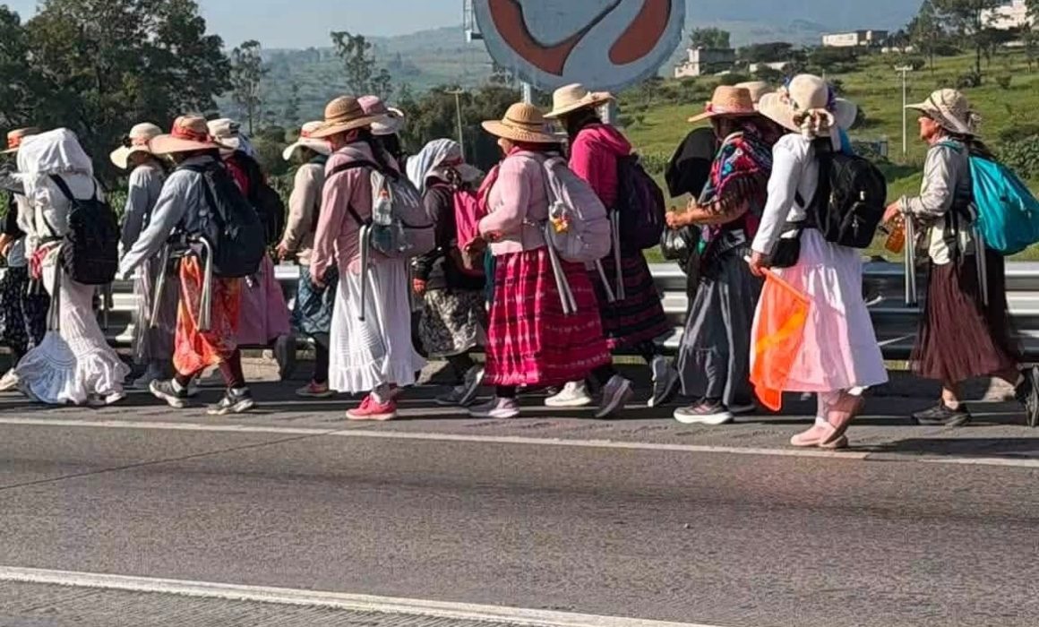 Avanza por Huehuetoca peregrinación de Hidalgo y Qro. rumbo al Tepeyac