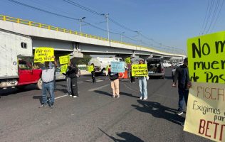 Bloquean autopista México-Puebla, pide justicia por joven asesinado