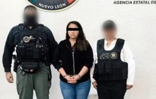Cae en Chalco mujer acusada de asesinar a su pareja en Nuevo León