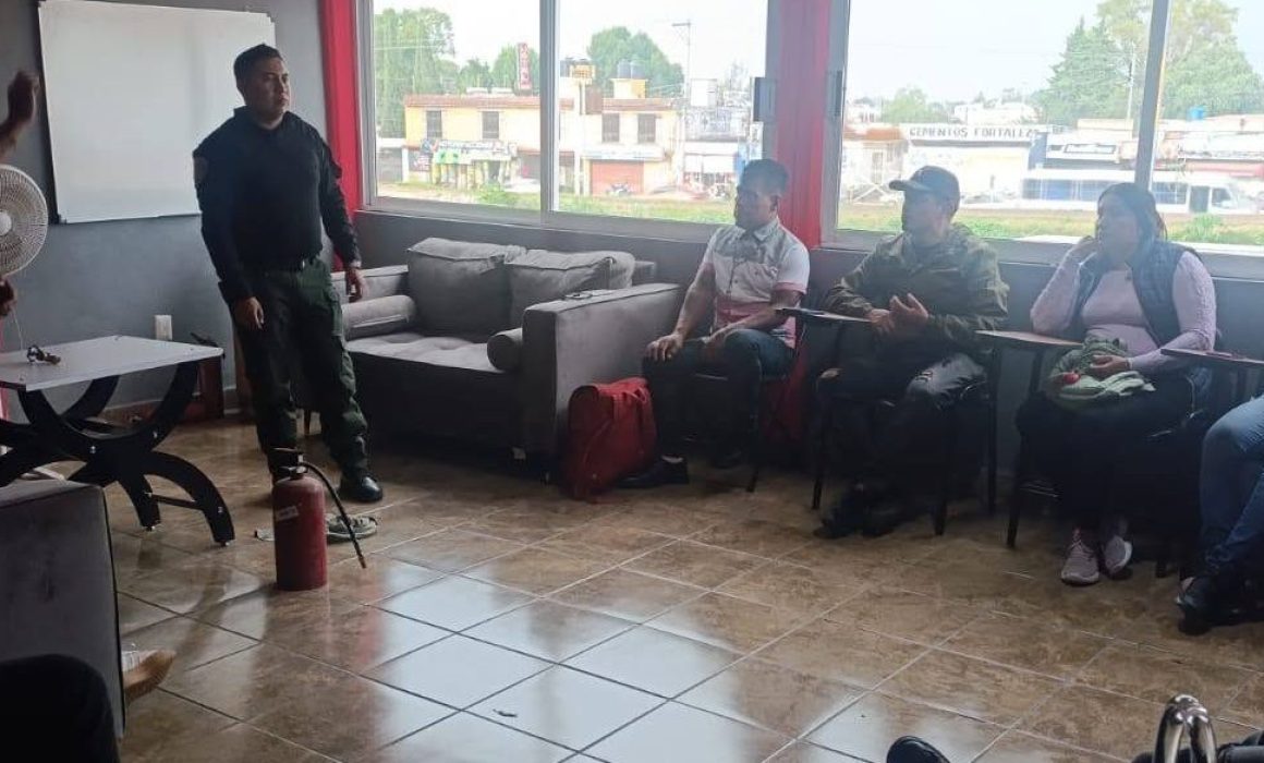 Capacita PC de Teoloyucan a comerciantes para prevenir accidentes