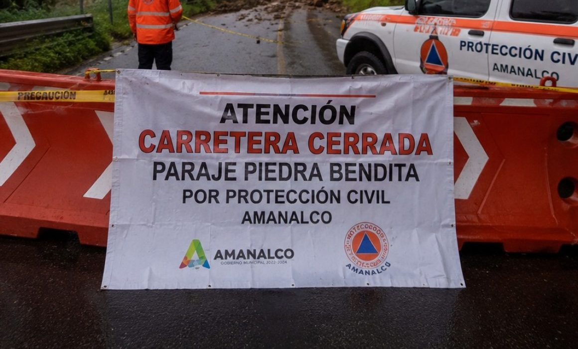 Cierra camino Ayuntamiento de Amanalco por peligro de deslave