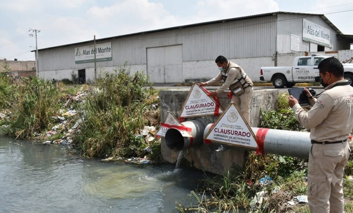 Clausuran cárcamo por contaminación en canal de Totoltepec en Toluca 