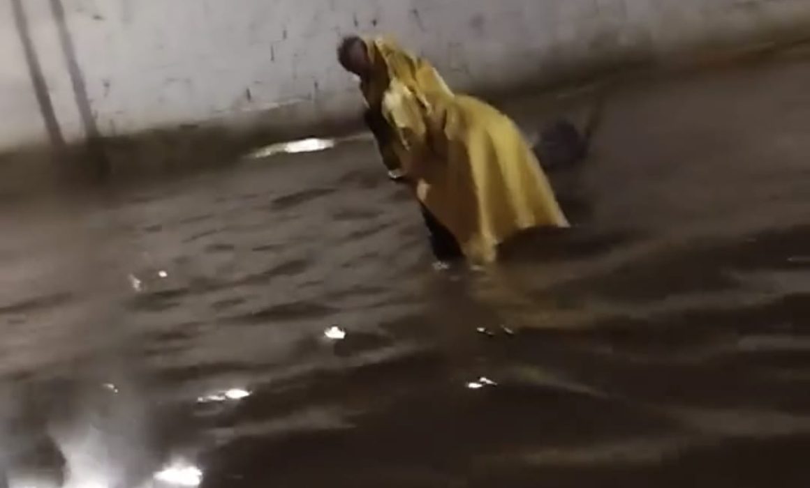 Colapsa lluvia la carretera México-Texcoco en La Paz