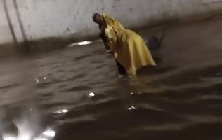 Colapsa lluvia la carretera México-Texcoco en La Paz