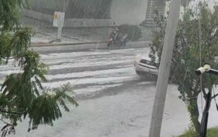 Colapsan lluvia y granizo vialidades de Toluca y municipios vecinos