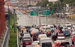 Colapsan lluvias la México-Puebla; suspenden servicio del Metro