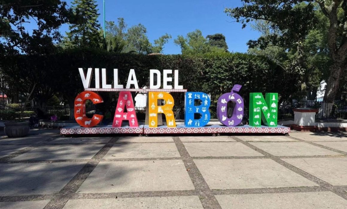 Compra sobrino del Sindico de Villa del Carbón camionetón de lujo
