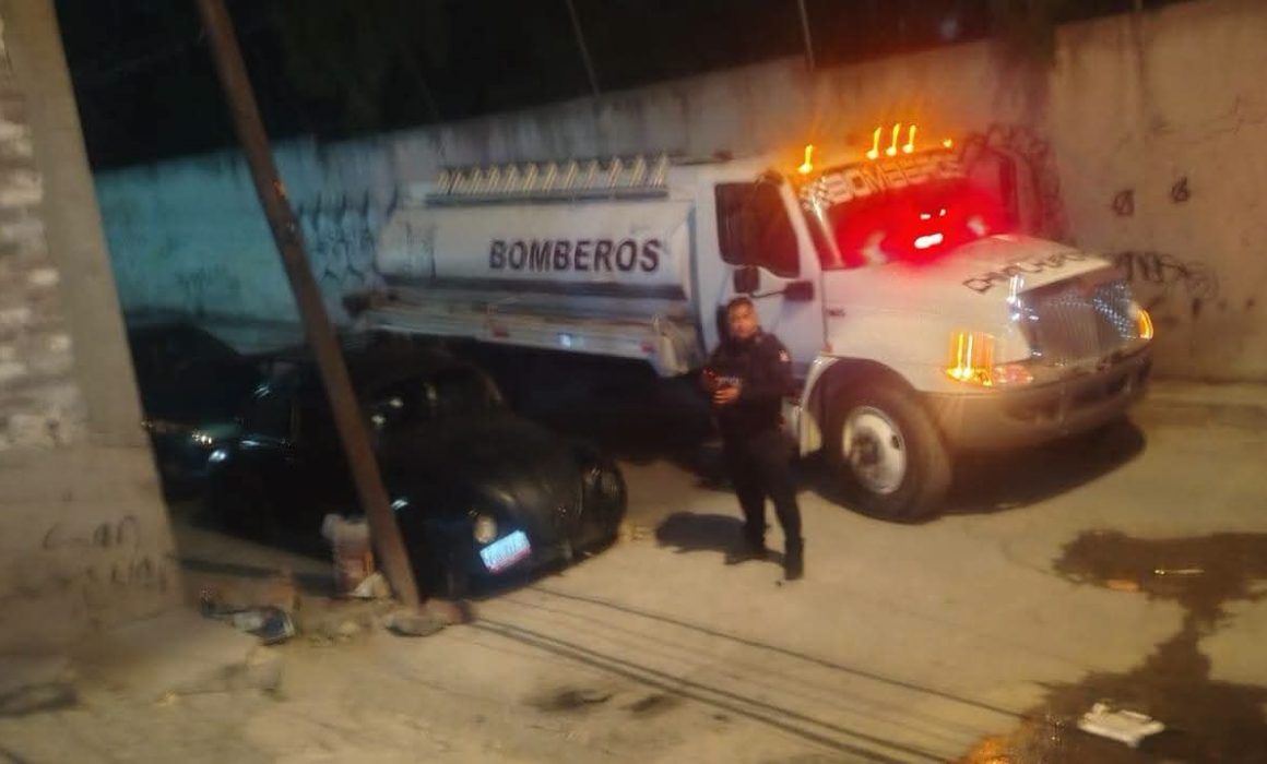 Controlan incendio en vivienda en Chimalhuacán y salvan a una mujer