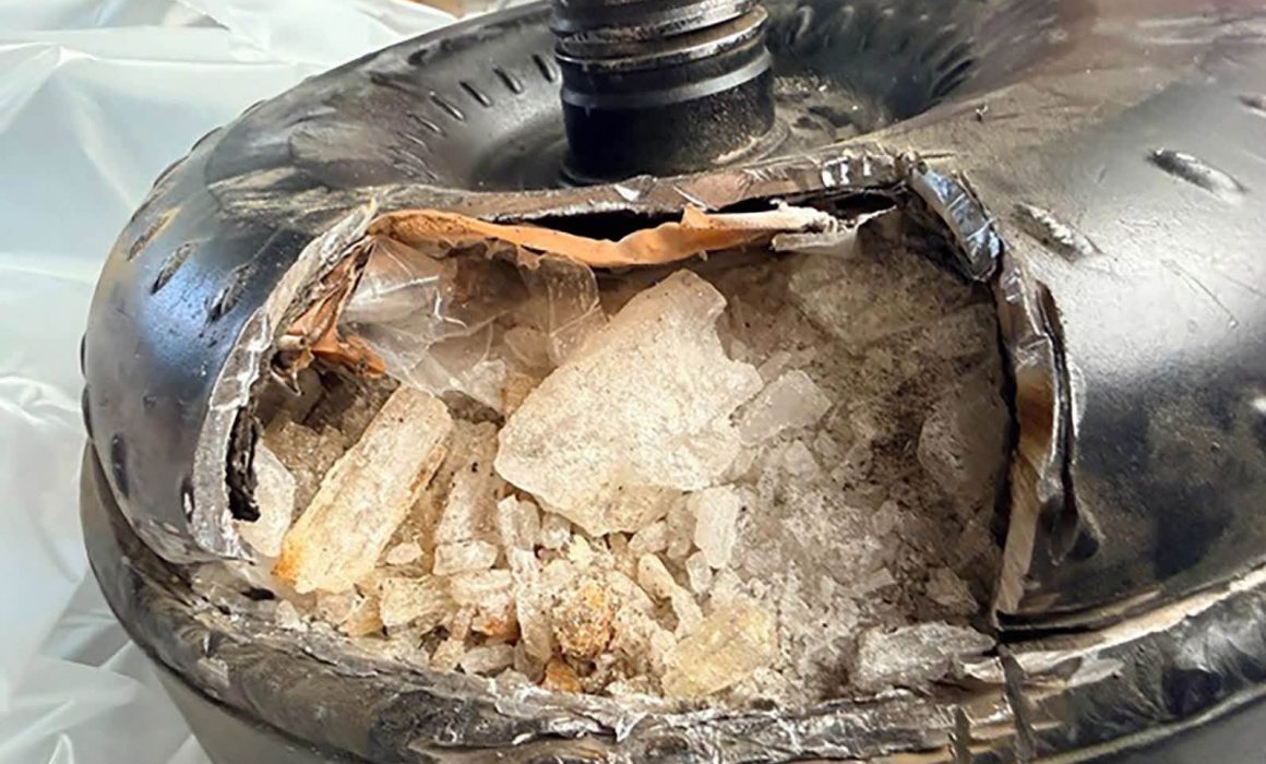 Decomisan en Aeropuerto de Toluca tres kilos de metanfetamina