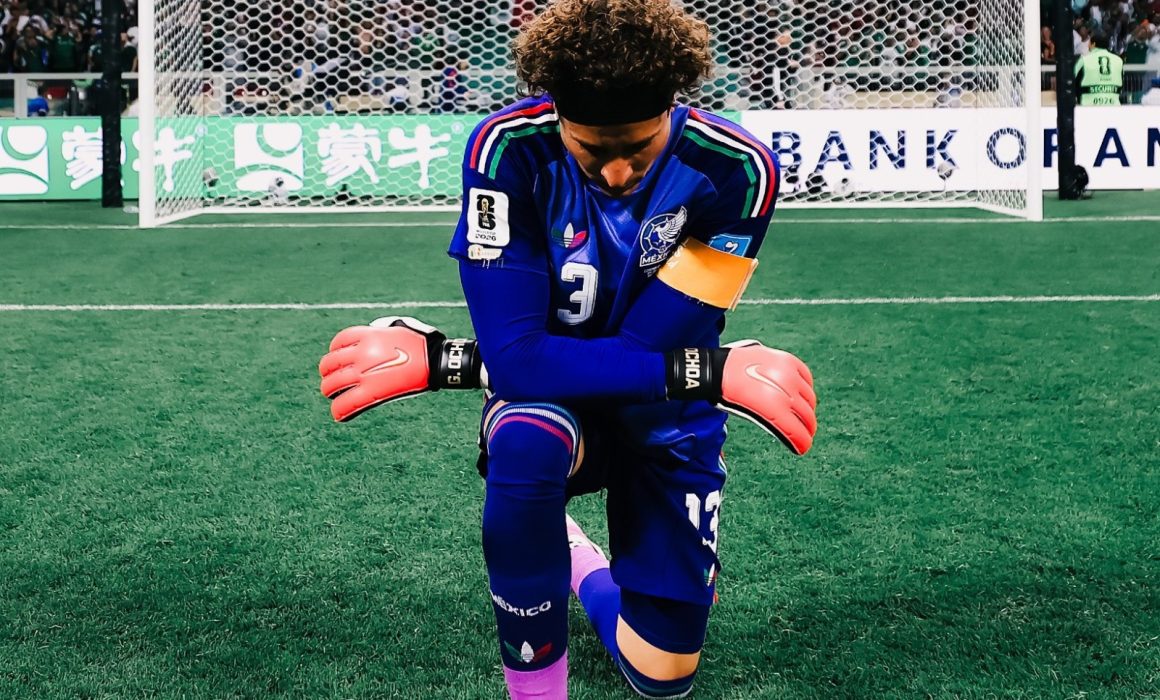 Dedica Guillermo Ochoa emotivas palabras de despedida