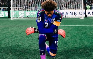 Dedica Guillermo Ochoa emotivas palabras de despedida