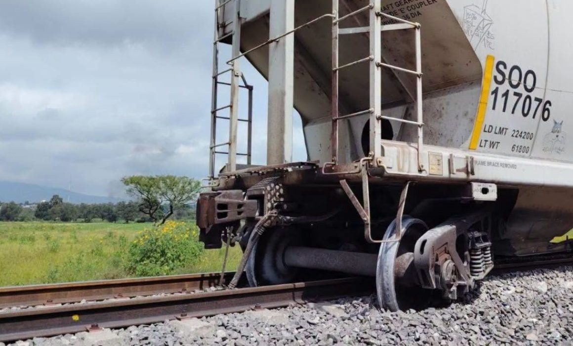 Descarrila tren de carga en Coyotepec