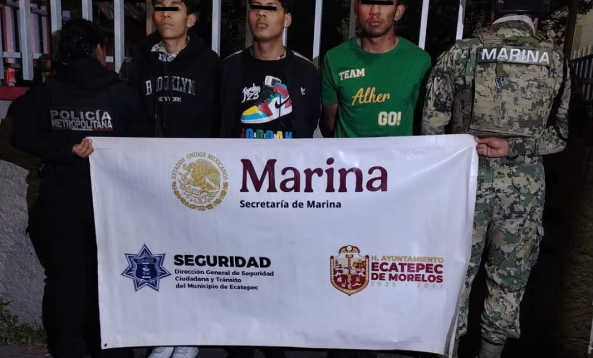 Detiene Policía de Ecatepec a tres por robo violento en un Oxxo