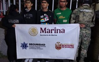 Detiene Policía de Ecatepec a tres por robo violento en un Oxxo