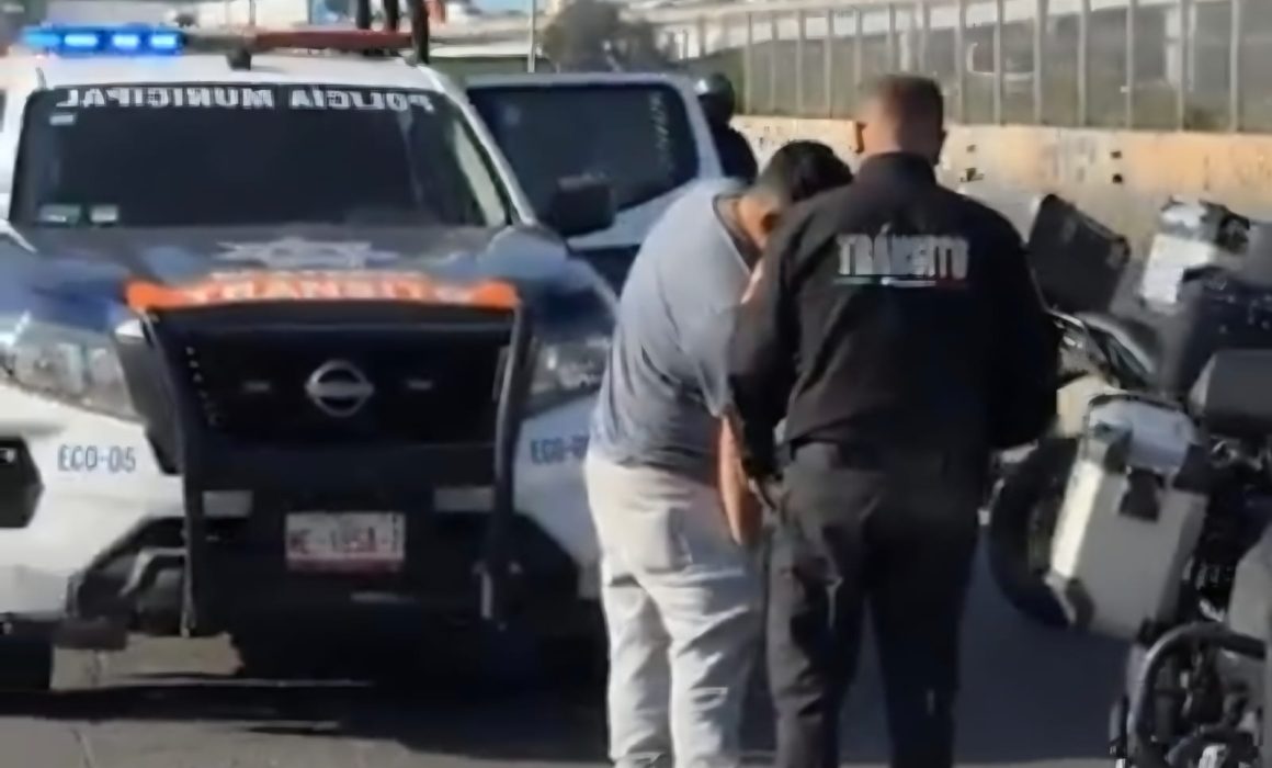 Detienen a conductor ebrio tras provocar choque en Ecatepec