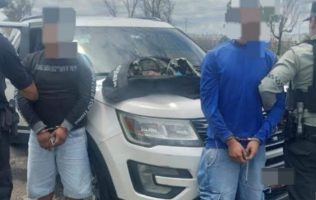 Detienen a dos jóvenes con $1.6 millones en Guanajuato; uno de Tecámac