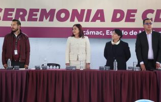 Entrega Rosi Wong obras en escuelas durante graduaciones en Tecámac