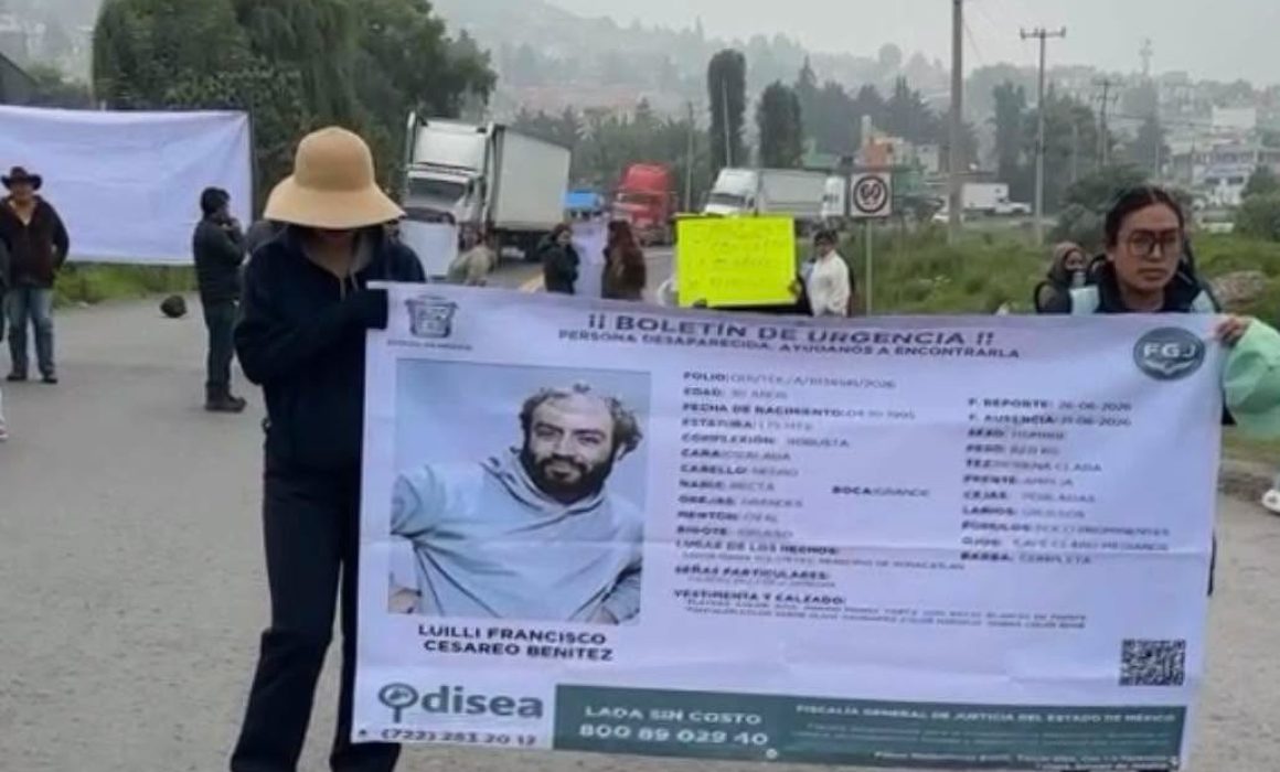 Exigen localización de joven desaparecido y toman la Toluca-Naucalpan