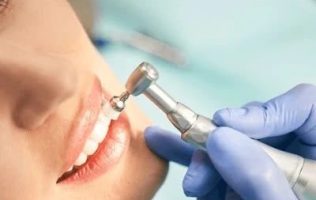 Facilita Anuar Azar acceso a prótesis dentales desde 600 pesos