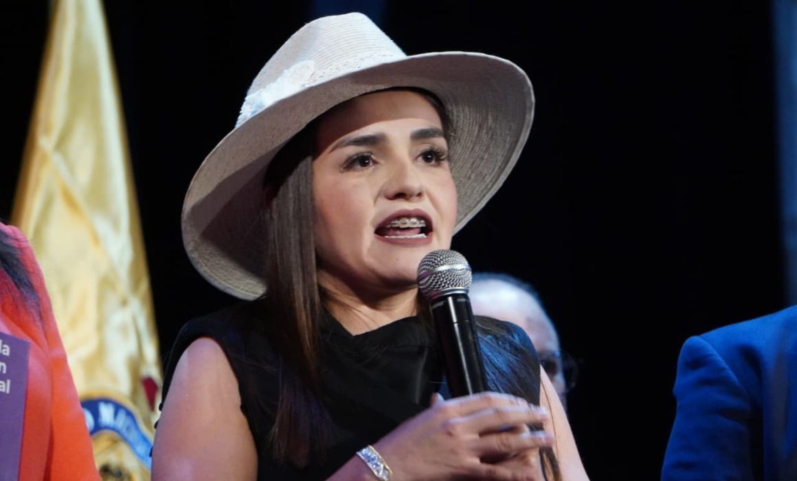 Grecia Quiroz tras detención del R1