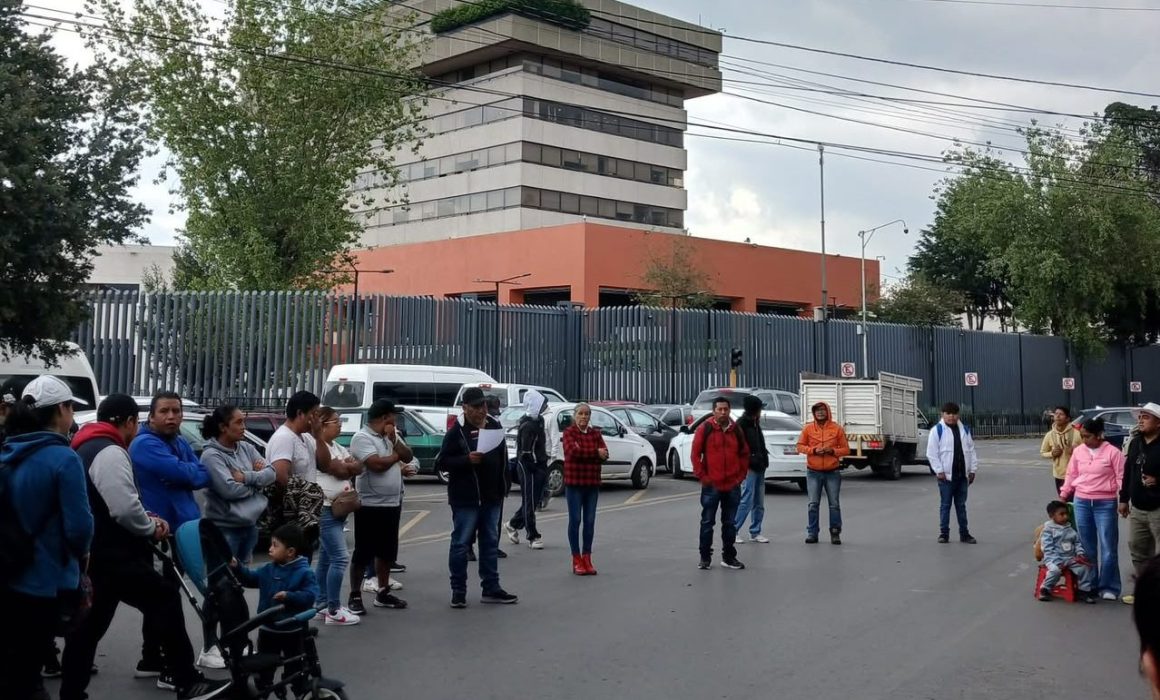 Levantan plantón en Fiscalía de Toluca; amagan con movilizaciones