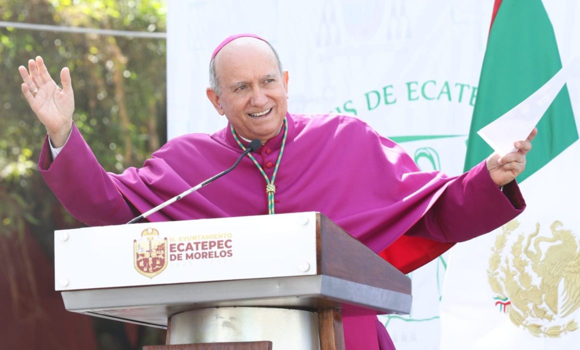 Llega a Ecatepec nuevo obispo arropado por miles de fieles