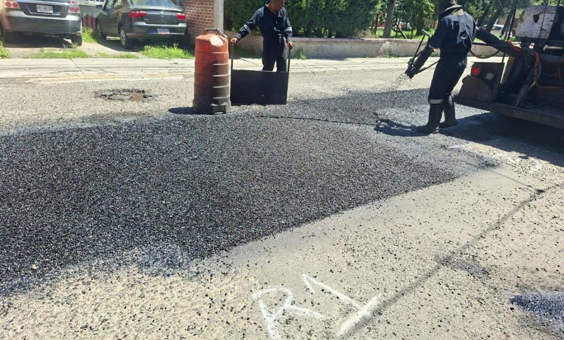 Mantiene Metepec trabajos permanentes en calles y espacios públicos
