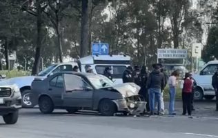 Muere mujer de 70 años tras choque en la Toluca-Palmillas; hay un herido