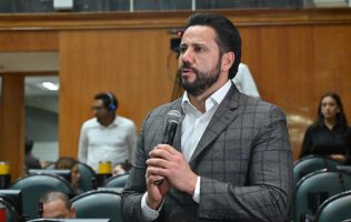 Ofrece Anuar Azar 6 días de apoyos gratuitos para el regreso escolar