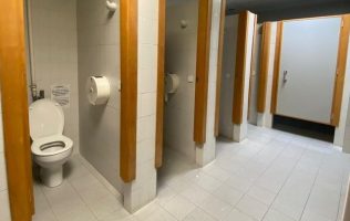 Persiguió a mujer al baño para fotografiarla; cayó por acoso en Lerma