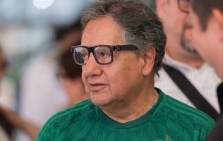 Pide Higinio Martinez celebrar triunfo de México desde sus hogares