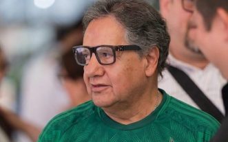 Pide Higinio Martinez celebrar triunfo de México desde sus hogares