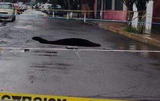 Piden vecinos atender socavón en avenida Chimalhuacán y Calle 10