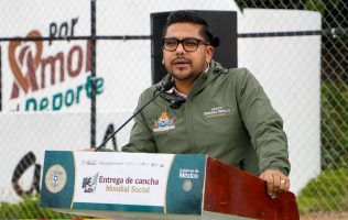 Premia Adolfo Cerqueda a policías de Neza acusados de tortura.