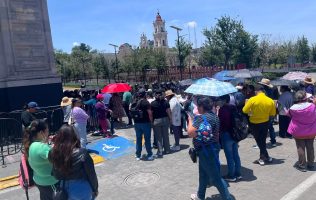 Protestan vecinos de Tultitlán en Toluca por viviendas y nomenclatura