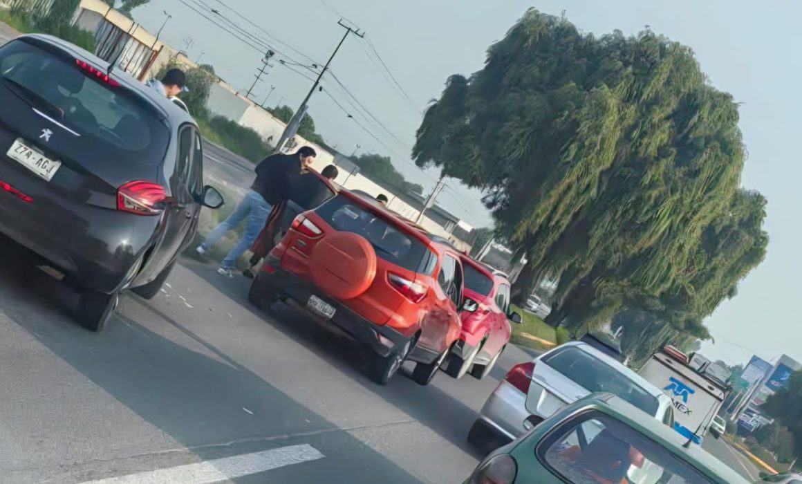 Provoca accidente vehicular caos vial en la Toluca-Tenango