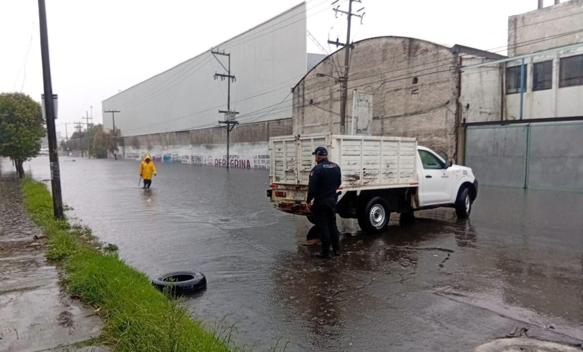 Provoca fuerte lluvia afectaciones en avenidas y colonias de La Paz