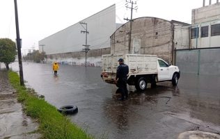 Provoca fuerte lluvia afectaciones en avenidas y colonias de La Paz