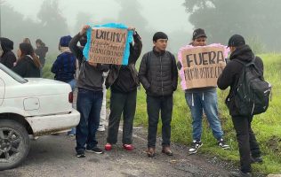 Provoca paro estudiantil bloqueos viales en Otzolotepec