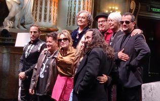 Recordará LTD Rock éxitos con acabados de lujo.