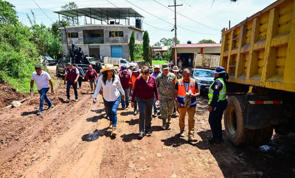 Recorre Delfina Gómez zona afectada por lluvias en Temascaltepec