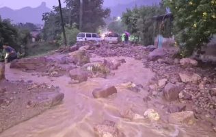 Se desgaja cerro en Temascaltepec; evacúan a decenas de familias