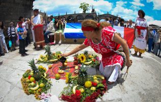 Siembran en Naucalpan árbol nativo de El Salvador; es símbolo de amistad